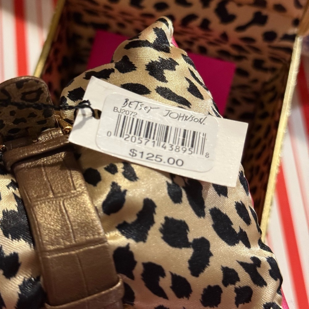 Betsey Johnson Gold Heart-Shaped Watch with Crystal Accents NWT 125.00 - Picture 7 of 8